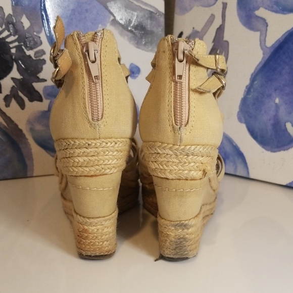 Nine West flower wedges - Picture 4 of 8
